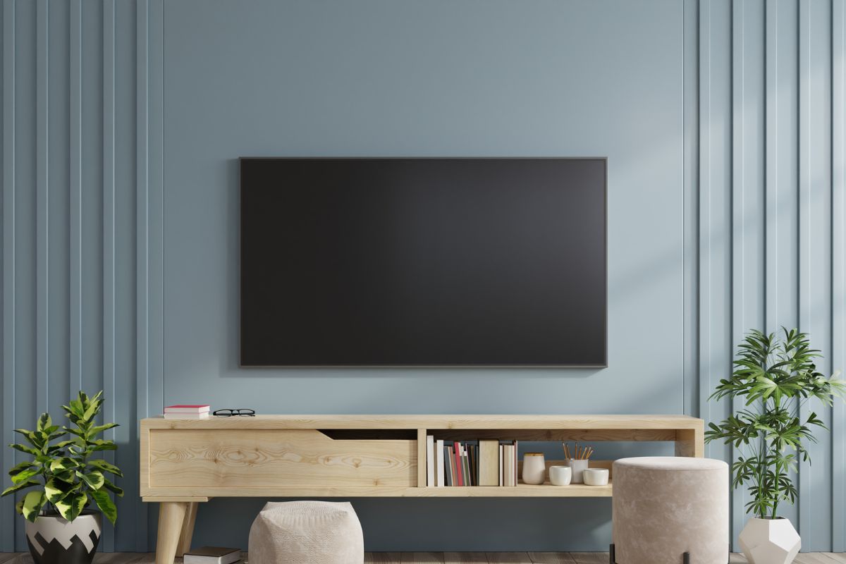 ruang tamu dengan tv