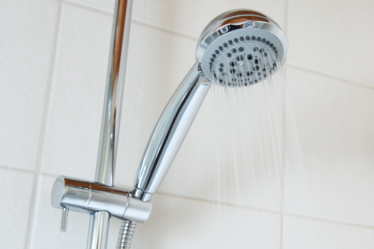 air keluar dari shower