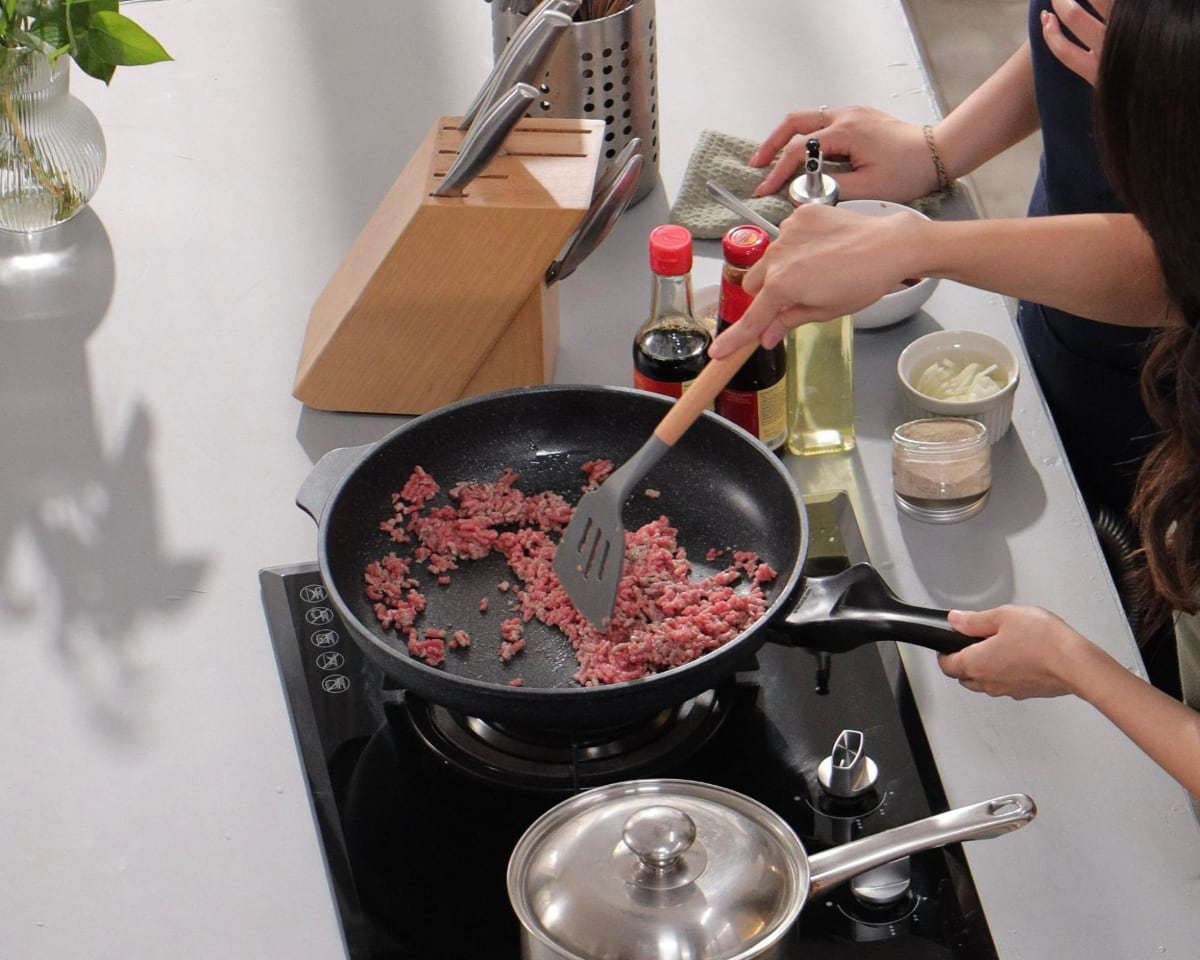 pembuatan beef lettuce wrap