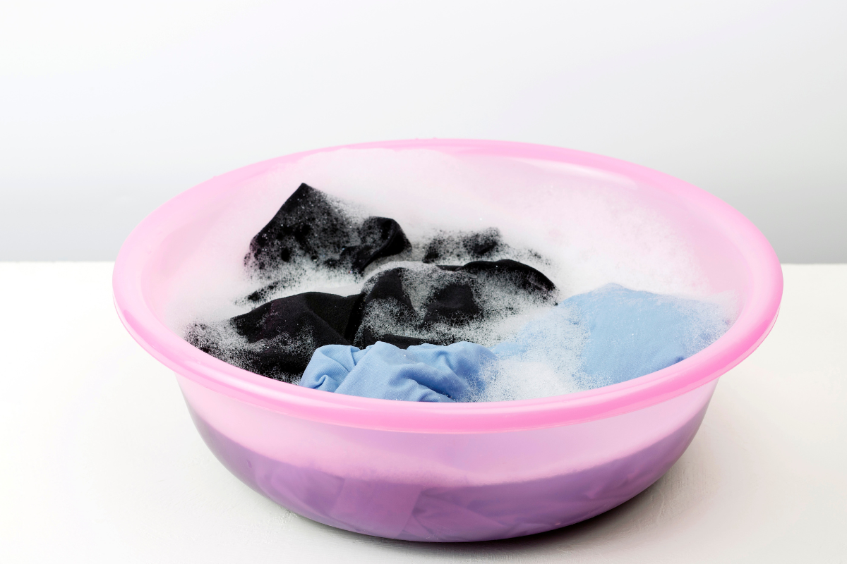 baju direndam di bak