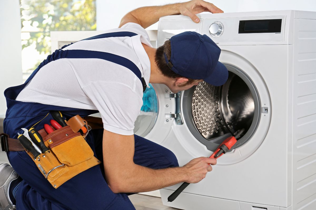memperbaiki mesin cuci