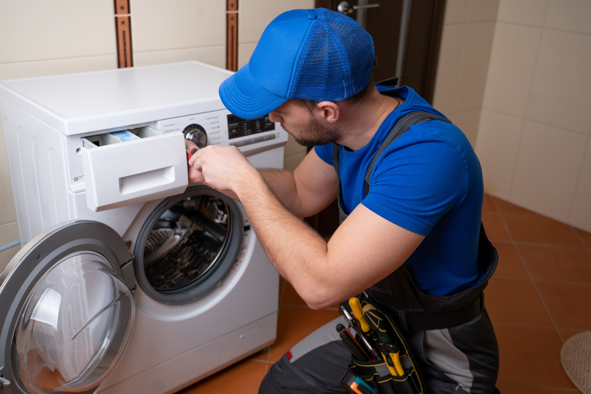 mesin cuci diperbaiki